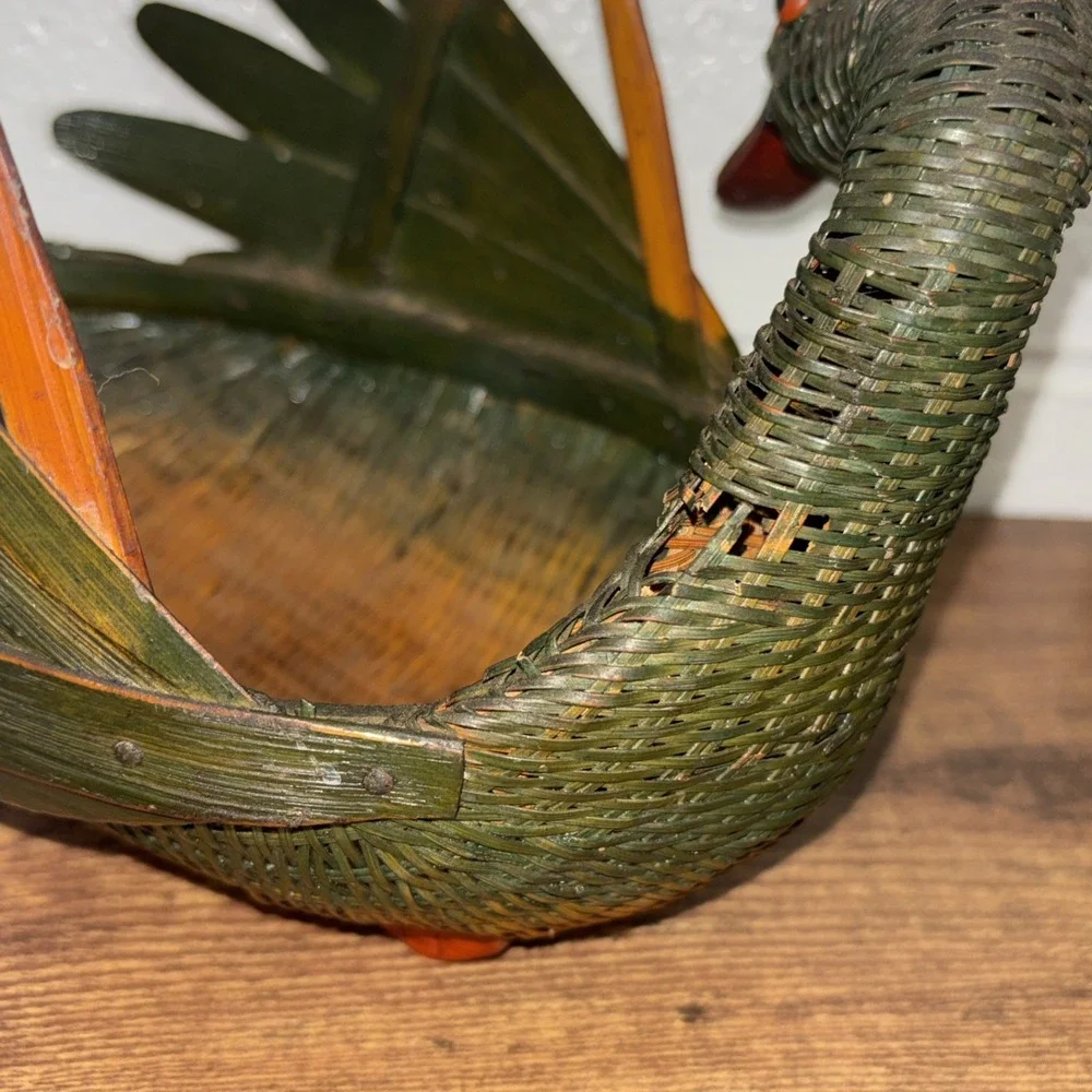 Vtg Ben Rickert Inc. Green Woven Wicker Swan/Duck Bamboo Basket Zhejiang China